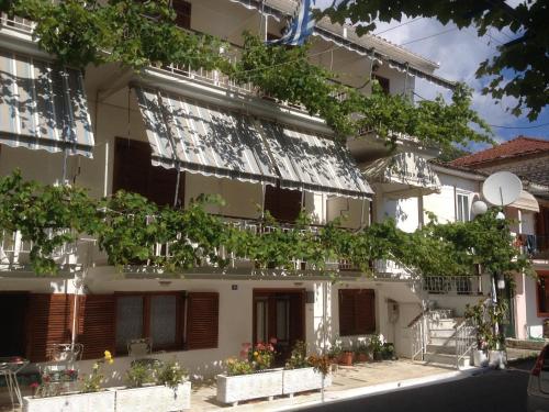 a building with plants on the side of it at Dimitris Rooms in Vlikhon