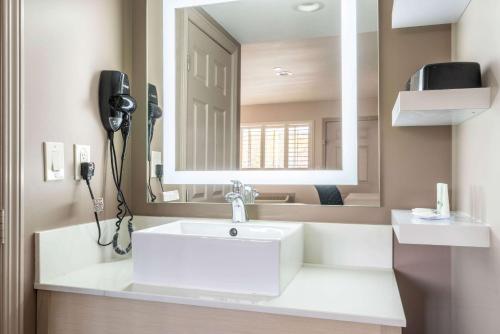 a bathroom with a white sink and a mirror at Quality Inn University Berkeley in Berkeley