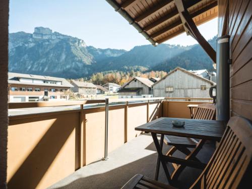 a balcony with a table and a view of a mountain at Gästehaus Manuela Puchmayr in Mellau