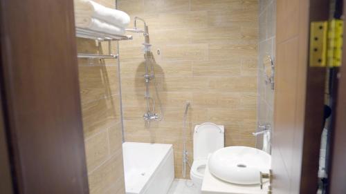 a bathroom with a shower and a toilet and a sink at نزل خيال للشقق المخدومه in Jazan