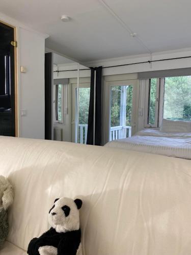 einem gefüllten Panda-Bär auf einem Bett in der Unterkunft Luxury - Sauna With Star Lights - WiFi&Parking in Rovaniemi