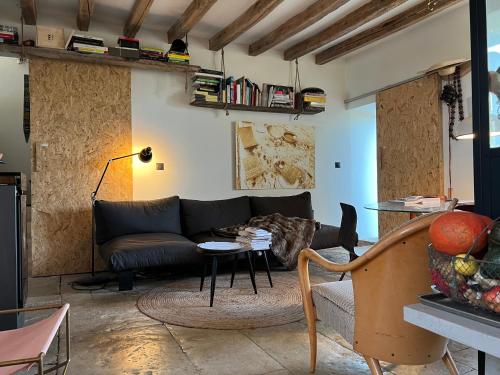 Maison rivière très calme près de Chablis et Noyers sur serein chez un céramiste designer