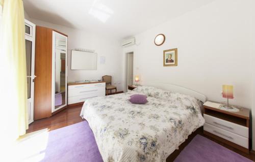 Posteľ alebo postele v izbe v ubytovaní Studio apartment in Bol with sea view, terrace, air conditioning, WiFi 3634-1