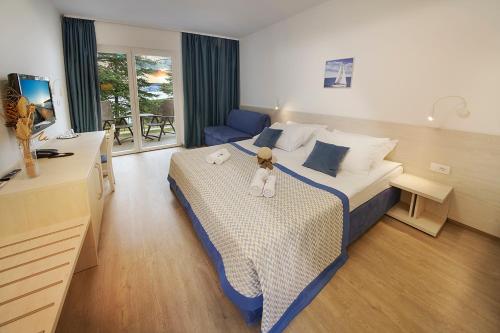 Кровать или кровати в номере Villa Adriatic - Hotel & Resort Adria Ankaran