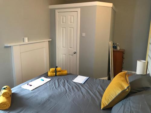 a bedroom with a bed with two stuffed animals on it at Harbour bridge, Camps bar in Wick
