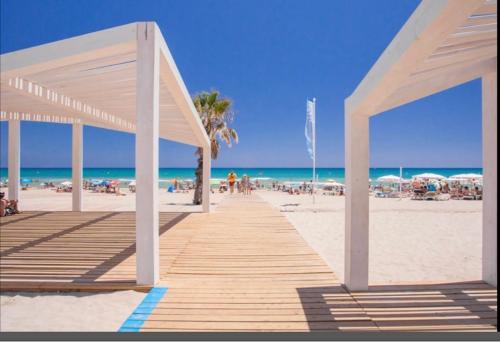 Amplio apartamento con vistas al mar, parking y wifi