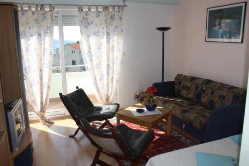 Posedenie v ubytovaní Apartment in Trogir with sea view, terrace, air conditioning, WiFi 4328-6