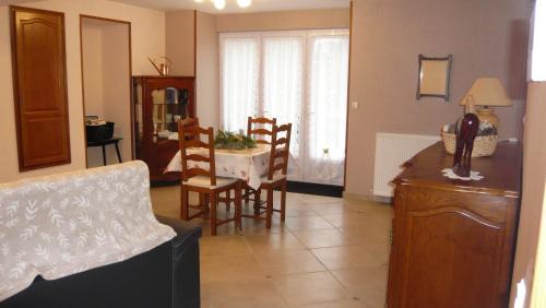 a kitchen and dining room with a table and chairs at Gîte La sapinière in Saint-Martin-de-la-Mer