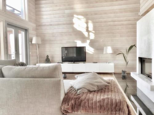 Μια τηλεόραση ή/και κέντρο ψυχαγωγίας στο Villa Avara Ellivuori Finland