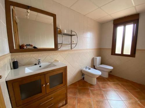 Koupelna v ubytování Casa Rural "La Pepa"