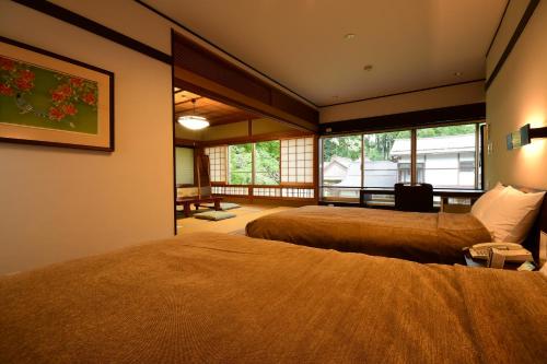 מיטה או מיטות בחדר ב-高野山 宿坊 普門院 -Koyasan Shukubo Fumonin-
