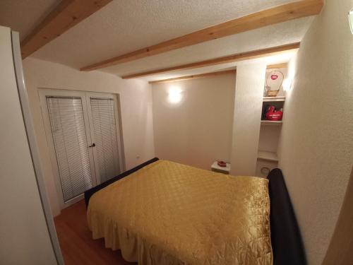 a small bedroom with a bed in a room at Lakeview rest Home in Konjic