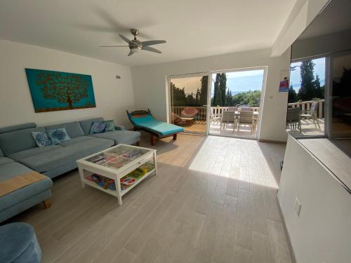 Χώρος καθιστικού στο Villa Beach House Sumartin with Heated Pool