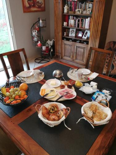 a table with a turkey and other food on it at Au Doux Repos in Lucbardez-et-Bargues