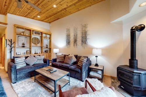 Trout Creek Condo – Photos 2