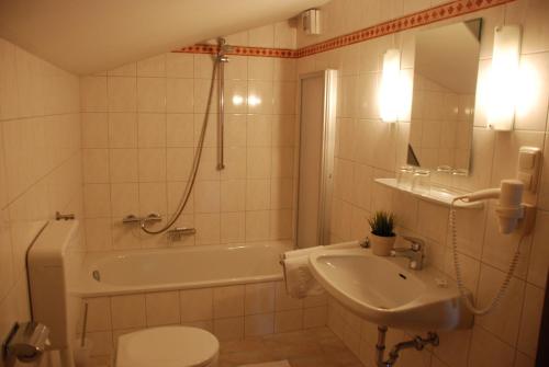 Ένα μπάνιο στο Landhaus Brieger