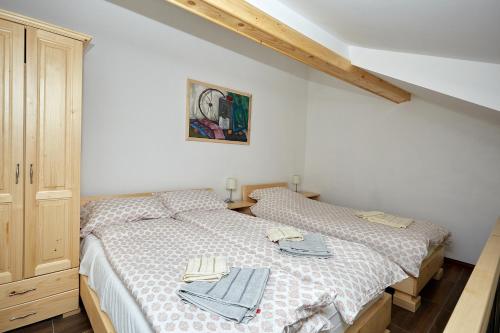 a bedroom with a bed with two towels on it at Apartmani ,,Vasa ,, 3 in Soko Banja