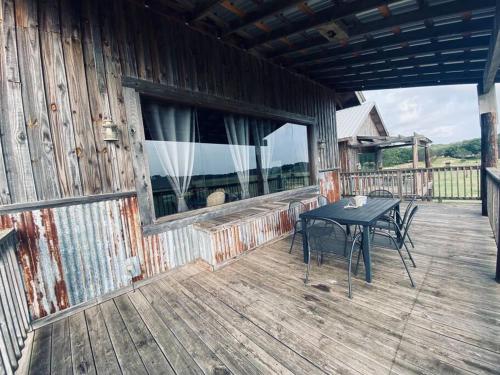 Μπαλκόνι ή βεράντα στο Tree House Bungalow @ Bergheim Ranch