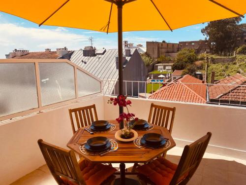 Μπαλκόνι ή βεράντα στο Apartamento com patio na rua principal da cidade