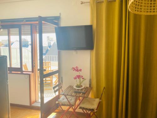 Apartamento com patio na rua principal da cidade