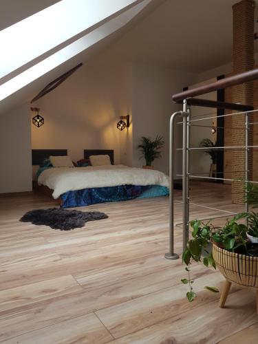 a bedroom with a bed in a attic at Apartament Kwiat Lotosu in Jelenia Góra