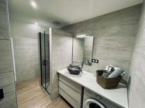 a bathroom with a sink and a washing machine at Gîte de Mende in Mende