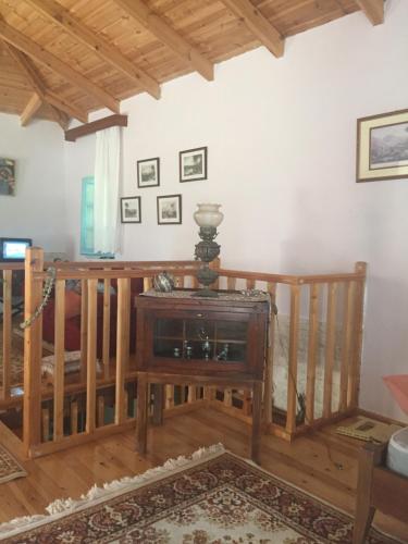 a living room with a table and a wooden floor at Ionas House in Líppa