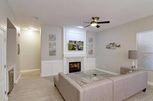 Imagen de la galería de HOLLYHOCK - Pet-Friendly 4BR Heated Pool & Near Golf, en Chandler