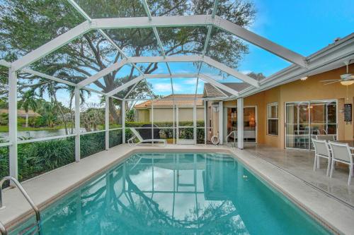 a swimming pool with a pergola and a house at SUPERB VILLA WITH PRIVATE POOL IN NAPLES in Naples