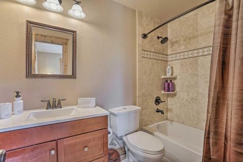 Un baño de Cripple Creek Retreat with Incredible Mtn Views!
