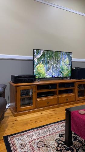 TV a/nebo společenská místnost v ubytování ‘Tara-Lee’
