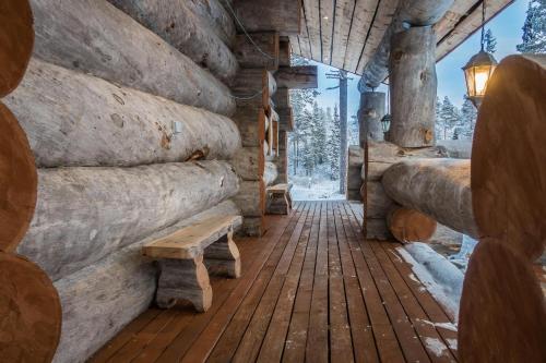 Foto da galeria de Spectacular Rural Log House with 2 Saunas next to a beautiful lake em Kuusamo