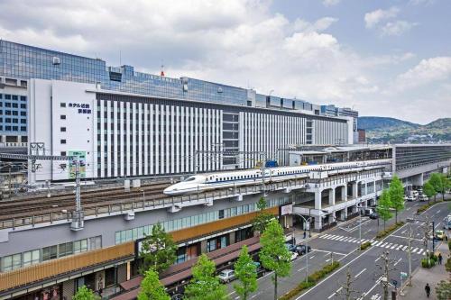 JR京都駅徒歩10分。お風呂が素敵な貸切京町家。6人まで最適。