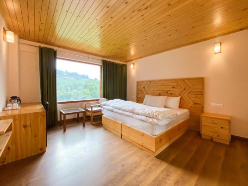 Postel nebo postele na pokoji v ubytování Hotel Batseri SANGLA