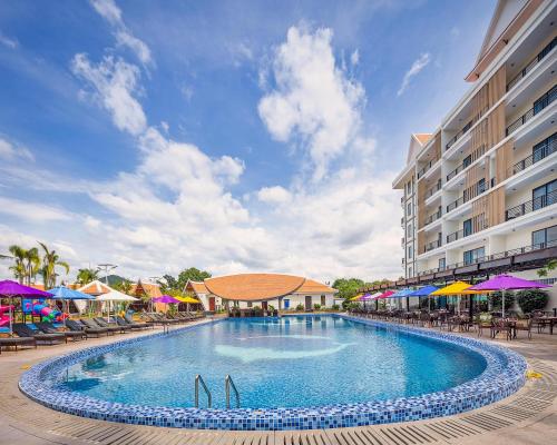 Swimmingpoolen hos eller tæt på Vakara Hotel Kep