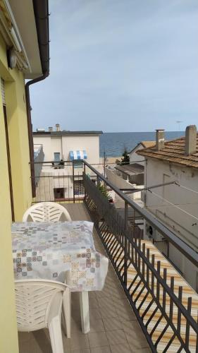 a balcony with a table and chairs and the ocean at Appartamento Marcella a due passi dal mare in Marcelli