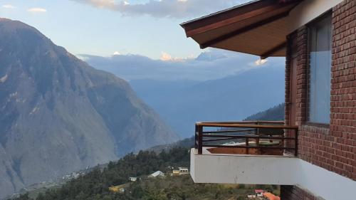 a balcony of a building with a view of a mountain at Casa Himalaya, Auli in Joshīmath