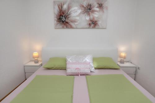 Posteľ alebo postele v izbe v ubytovaní Apartmani Kolak