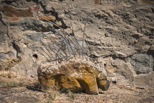 a rock planter with a plant on top of it at Villa Pietra Viva in Lucignano