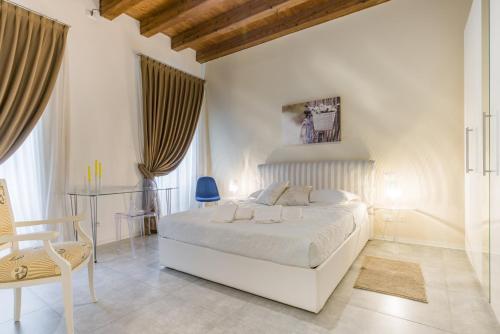 A bed or beds in a room at APPARTAMENTO AL CASTELLO