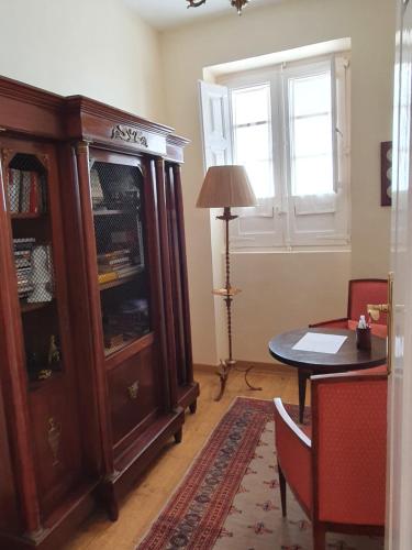 a living room with a wooden cabinet and a table at Casa Jean Pineau in Elciego