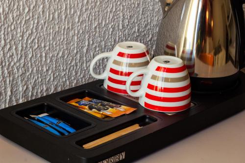 a lunch box with cups and utensils on a counter at Hôtel Aragon - Centre ville gare in Perpignan
