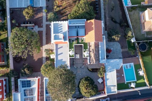 an overhead view of a house with a yard at Albor Suites in Santa Brígida