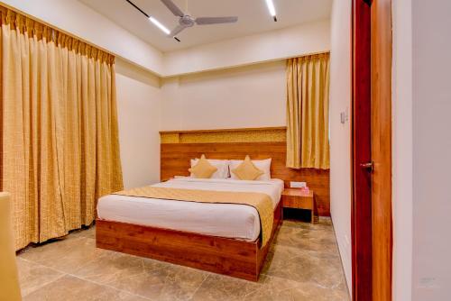 a bedroom with a bed in a room at Zip By Spree Hotels Brookefield in Bengaluru
