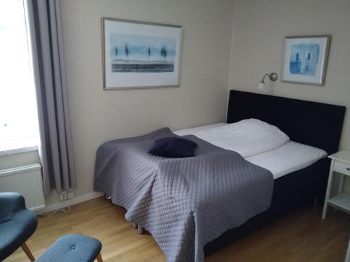 a bedroom with a bed with a blanket on it at Hotell Strandvillan B&B in Orsa