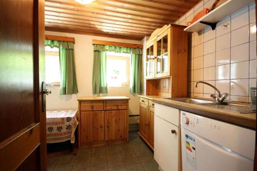 Kuchyň nebo kuchyňský kout v ubytování Almliesl EMBA-605