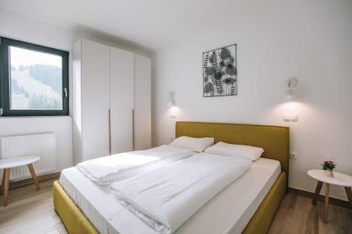 A bed or beds in a room at Apartma EVA Golte