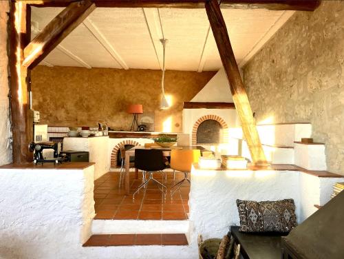 a kitchen and dining room with a table and chairs at Casa Yolanda in Bojar