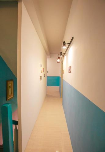 a hallway of a room with blue and white walls at Lamanca in Hualien City