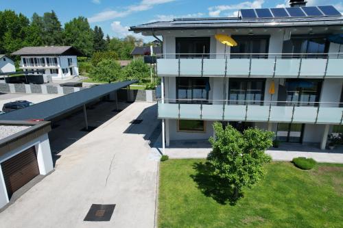 an aerial view of a building with solar panels on the roof at Ferienwohnungen Petschnig 1 in Drobollach am Faakersee